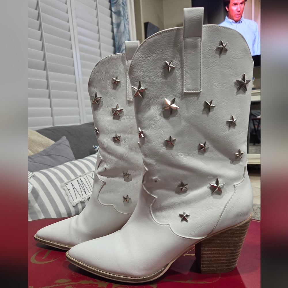 Star-Embellished White Leather Boots